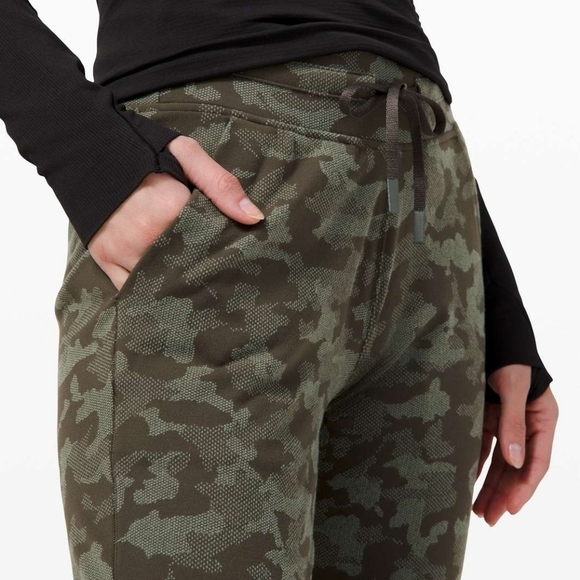 Lululemon Ready to Rulu Jacquard Jogger in Heritage Camo size 6 NWT - Picture 4 of 11